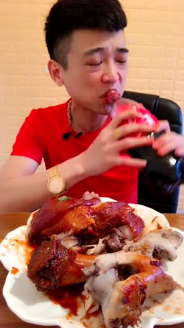 吃肘子视频,跟随视频学做家常风味肘子