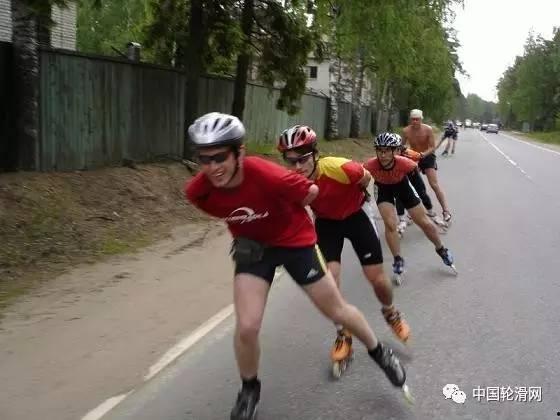 速度轮滑弯道技术视频,视频教学揭秘弯道高速过弯秘诀