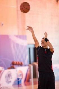 陈道明打篮球视频,跨界运动，展现不老传奇魅力