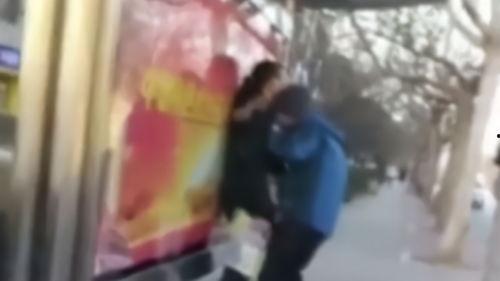摸胸吻胸视频,揭秘摸胸吻胸视频背后的故事
