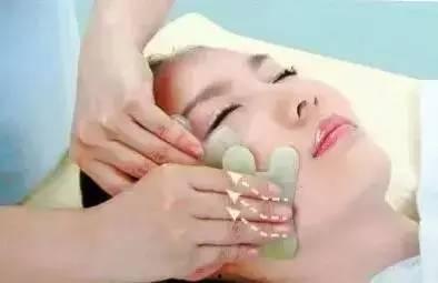 脸部刮痧视频,轻松改善面部肌肤，焕发健康光彩