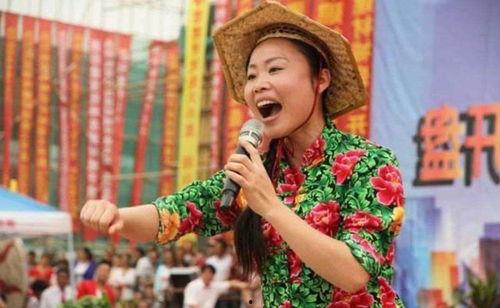 草帽姐演出最新视频,激情四溢，舞动青春风采