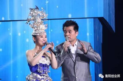 盲人歌手刘赛婚礼视频,歌声见证爱情，温暖感动全场