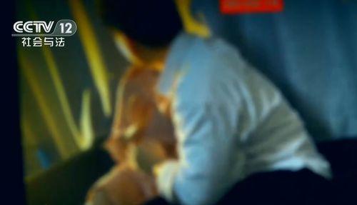 男人和女人亲吻的视频,男女亲吻视频捕捉浪漫瞬间