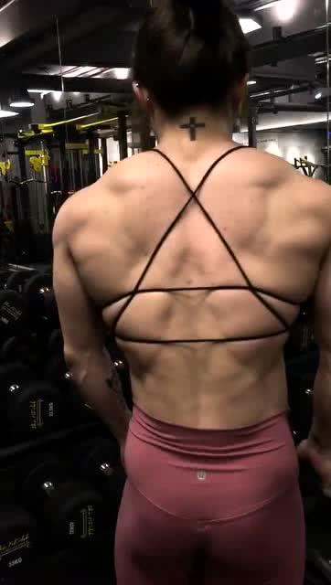 练背视频,跟随视频轻松打造健美背部