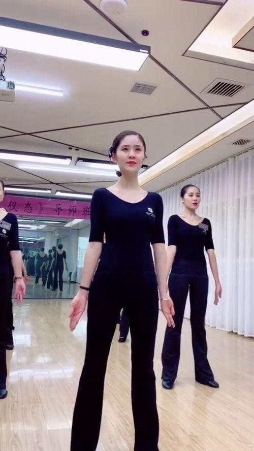 简单易学的舞蹈视频,零基础入门！跟着简单舞蹈视频轻松舞动