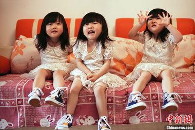 三胞胎视频,萌态可掬瞬间引网友热议