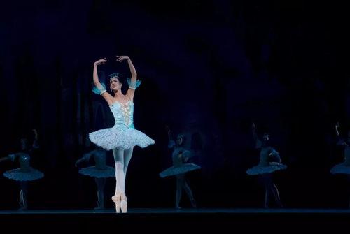 我是小小兵舞蹈考级视频二级,活力四溢的青春舞步