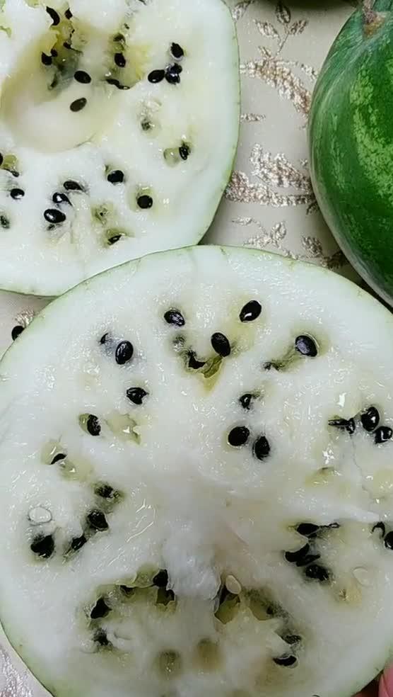 黑瓜里面的籽怎么吃的呢,黑瓜籽的多样食用方法揭秘