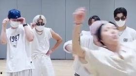 黑悟空吃瓜群众,吃瓜群众的奇幻冒险之旅