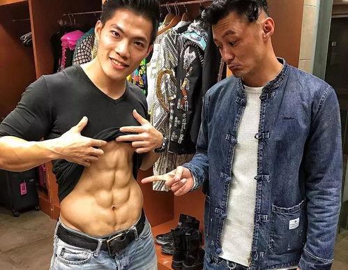 摸肌肉男胸肌视频,动感视频带你领略健硕胸肌的魅力
