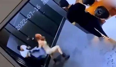 女生拉裤子视频,女生不慎拉裤子，视频记录全过程