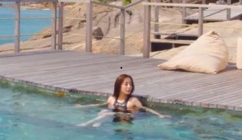 迪丽热巴游泳视频,泳姿优雅展现运动魅力