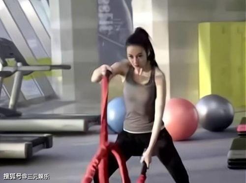 迪丽热巴游泳视频,泳姿优雅展现运动魅力