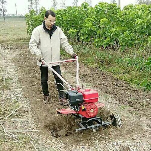 小型农用耕田机视频,视频揭秘小型农用机械的田间风采