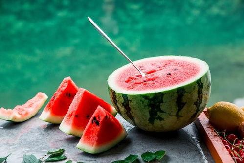 电视上有今日宜吃瓜嘛,宜吃瓜还是关注时事？