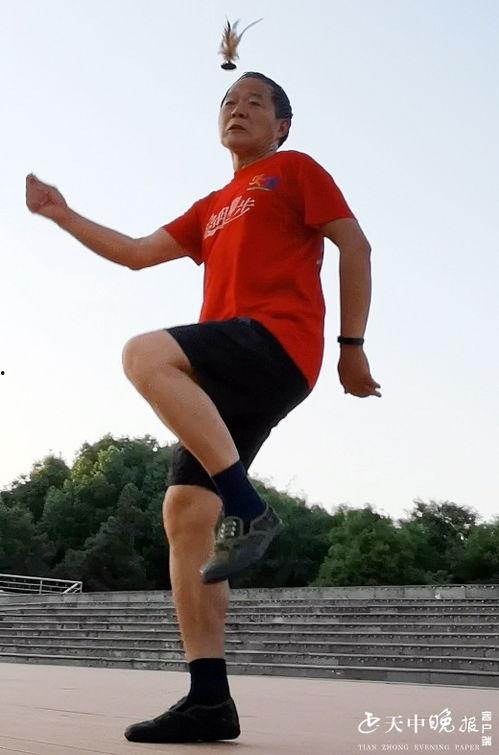 北京踢毽子高手视频,京城踢毽子高手绝技大揭秘