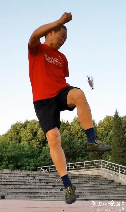 北京踢毽子高手视频,京城踢毽子高手绝技大揭秘