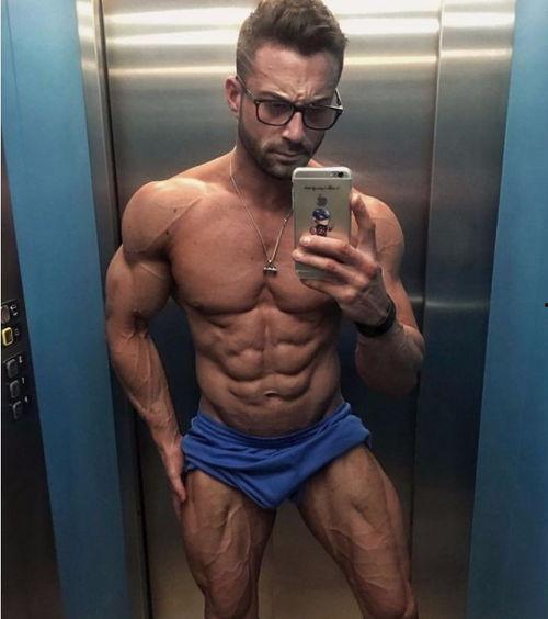 肌肉男视频,打造完美身材的秘诀解析