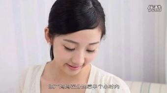 妇女挤自己的奶水视频